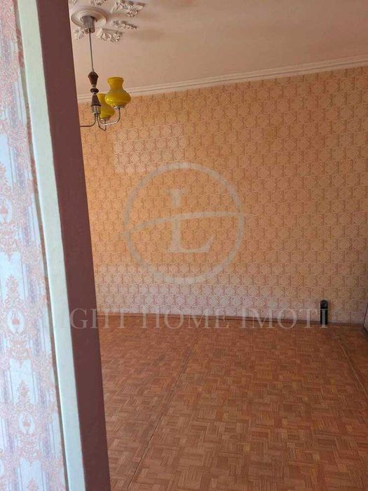 Продава се Двустаен апартамент в Пловдив, Изгрев - 65 кв.м за 865 €/кв.м - Снимка #2