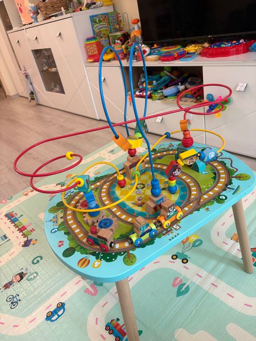 Дървена маса за игра Hape