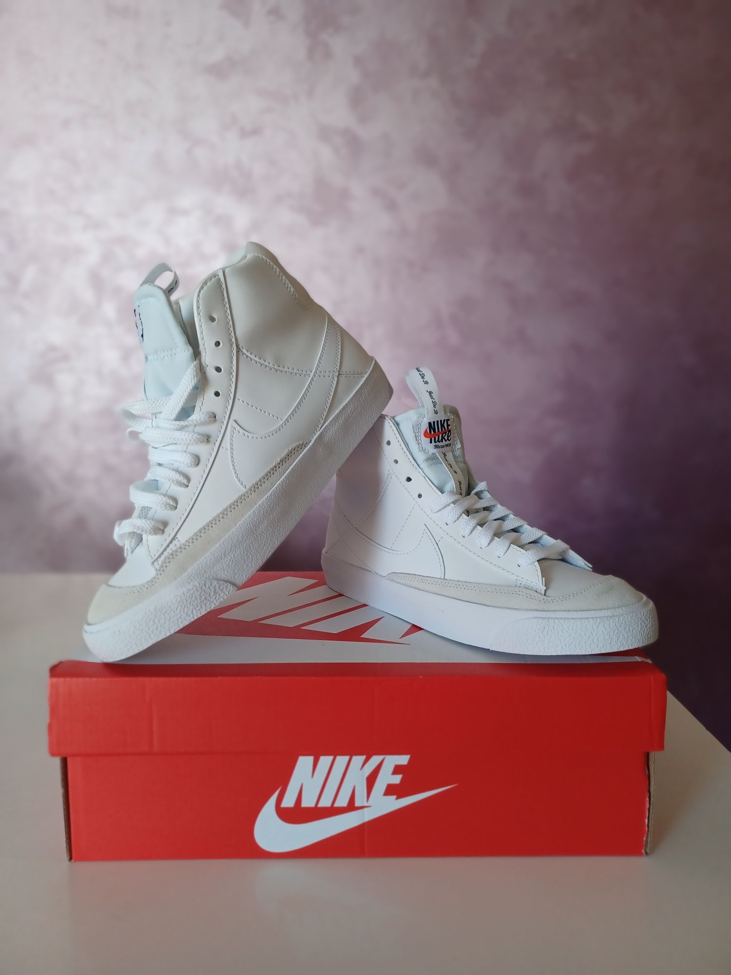 Дамски кецове Nike Blazer Mid 77