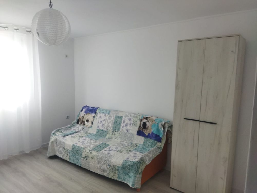 Inchiriez casa comuna Bucov