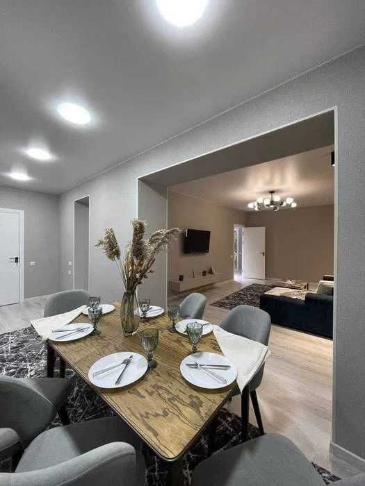 Продается  3 комнатная квартира центр Мирзо Улугбек Ц1 ор-р Эко Парк