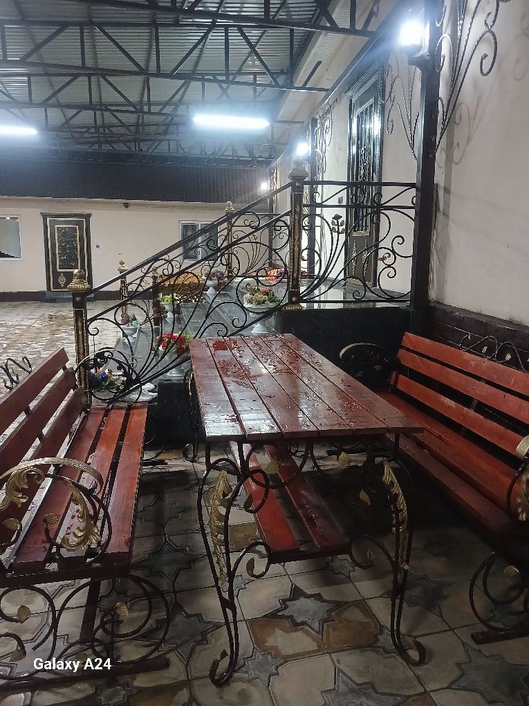 Стол со скамейками