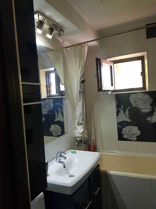 Apartamentde 3 camere semidecomandat Cerna