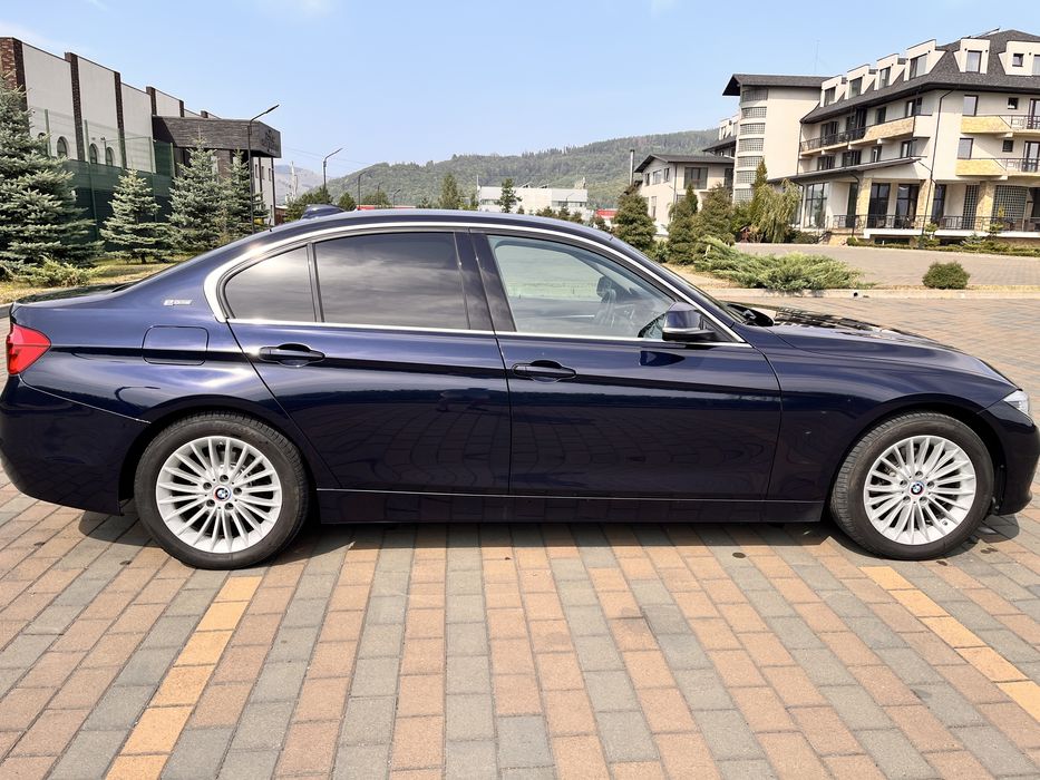 BMW 330e plug in hybrid in stare foarte buna