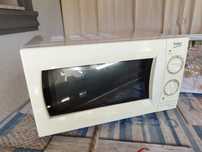 Vând cuptor cu microunde Beko