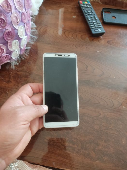 Продам телефон Redmi s2