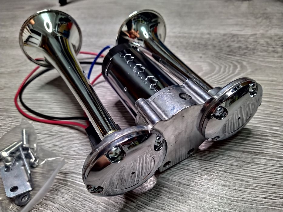 Claxon Auto cu 2 pipe Cromate si Compresor Integrat, 12V/24V