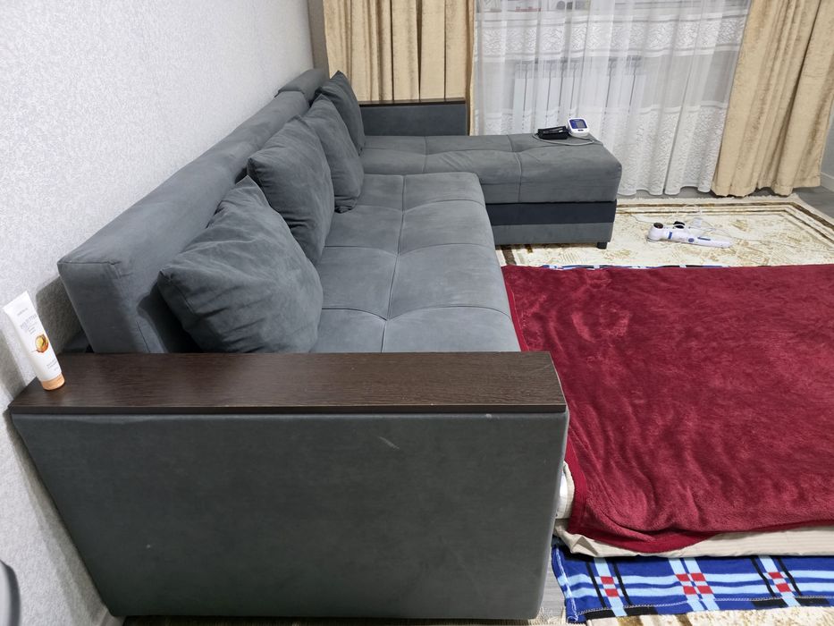 Продаётся диван в хорошем состоянии
