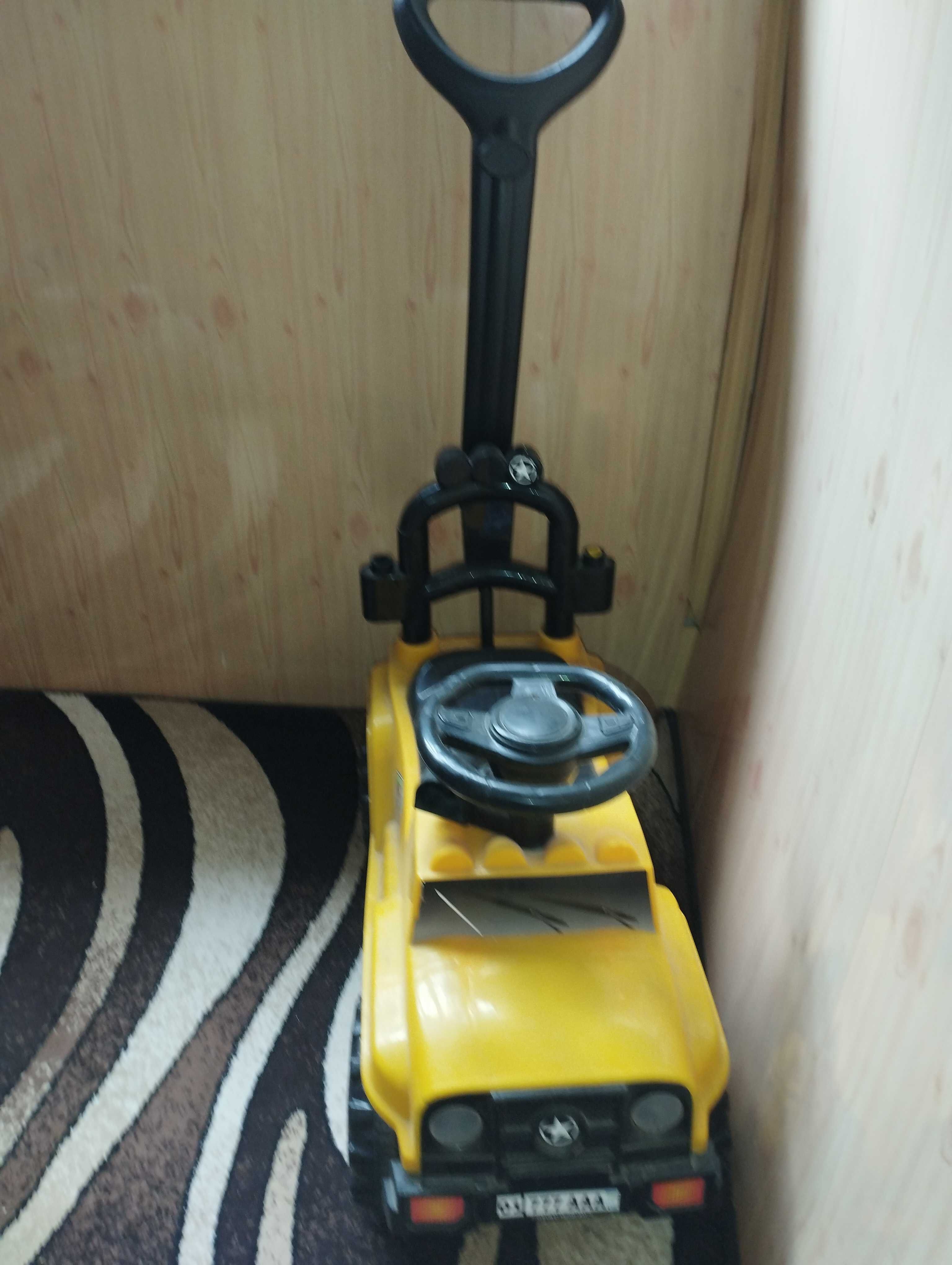Продам машину с ручкой