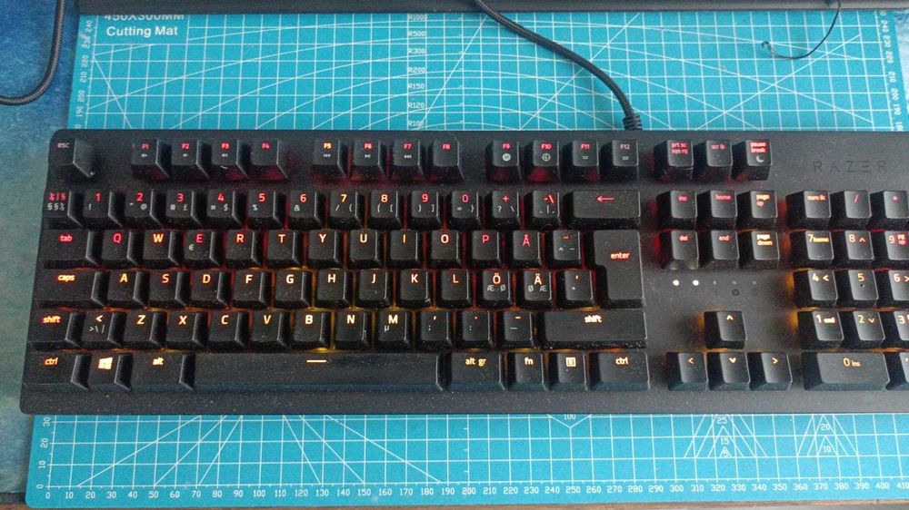Tastatura Razer Huntsman si SteelSeries Apex Pro