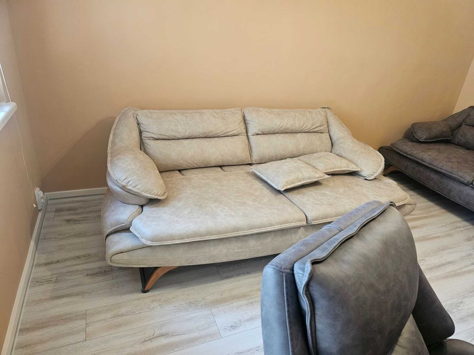 Предлагам на вашето внимание Чисто нова холова гарнитура