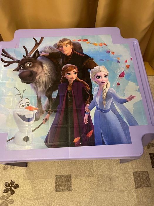 Masa Frozen cu scaun