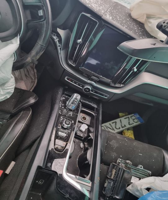 interior complet scaune fata piele alcantara vas lichid parbriz servo expansiune praguri haion portbagaj plafoniera Volvo XC 60 2, an 2018, motor 2.0 benzina plug-in hybrid, 320cp,  dezmembrez dezmembrari