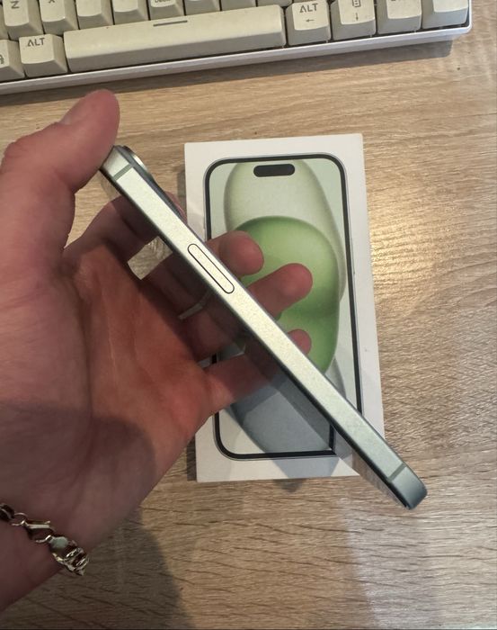 Iphone 15 256GB зелен