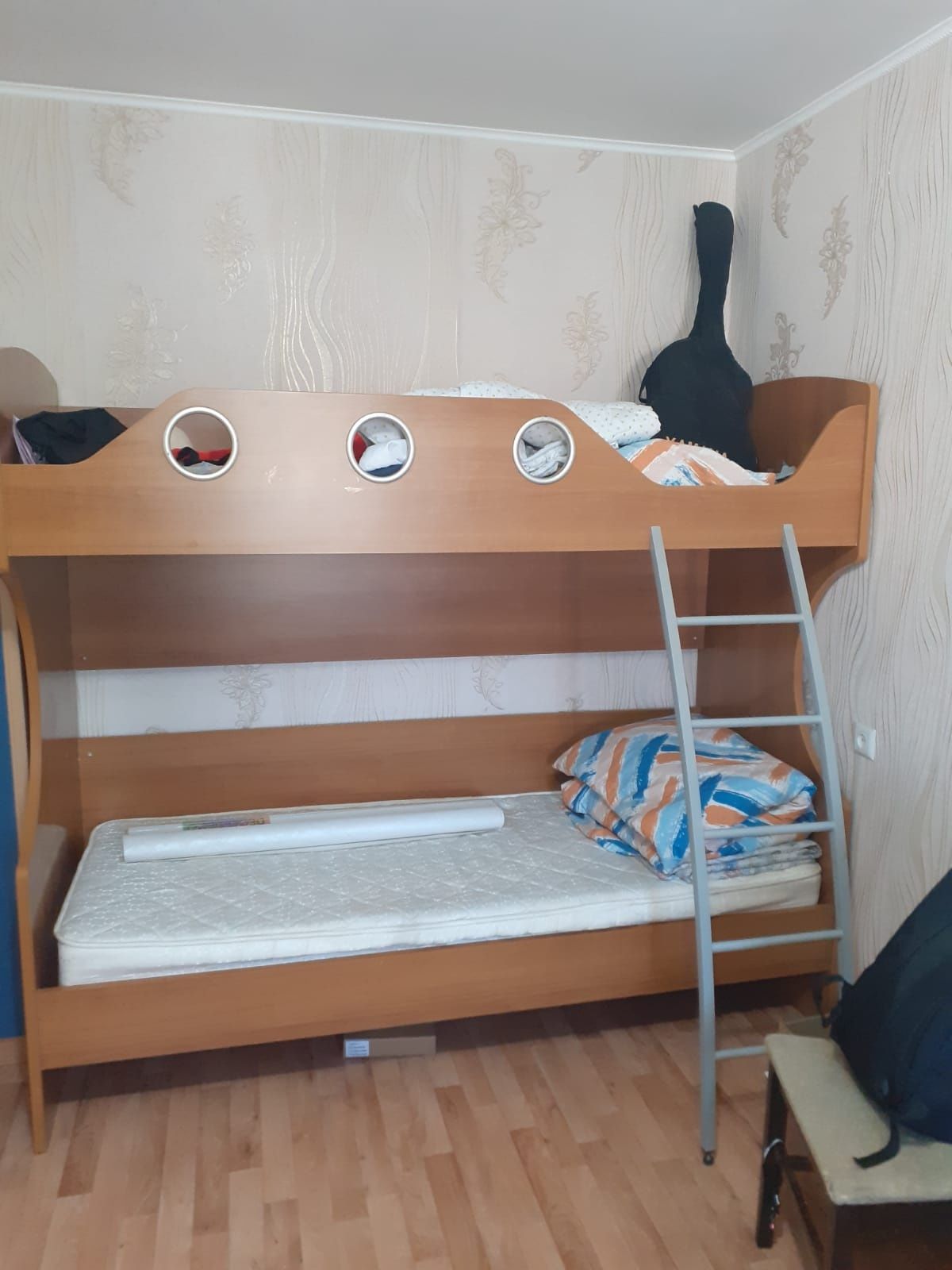 Продам два шкафа и двухъярусную кровать