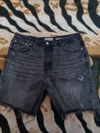 Vând blugi scurti pull&bear mărimea EUR 44