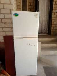 Продаю не рабочее холодильник за  10000 т