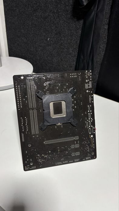 gigabyte h410m s2 v2 + I5 10400F + 16GB Озу + БП 550W