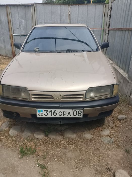 Машина Ниссан примера