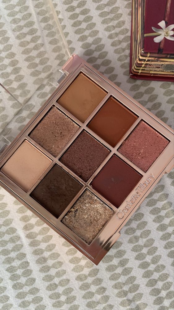 Само днес 87лв. Charlotte’s Palette Trends, Benefit Hoola
