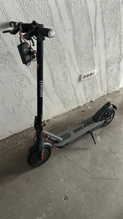 Trotineta electrica Ducati Pro-I Evo, 350W, Autonomie 25 km, 25 -A-