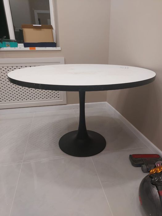 Стол круглый кухонный белый