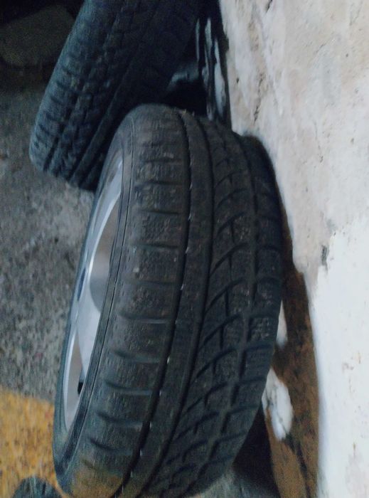 продавам рън флет гуми 16 цола с джантите 195-55-16 за форд фокус