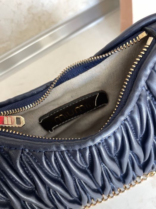 Miu Miu matelasse тъмносиня дамска чанта