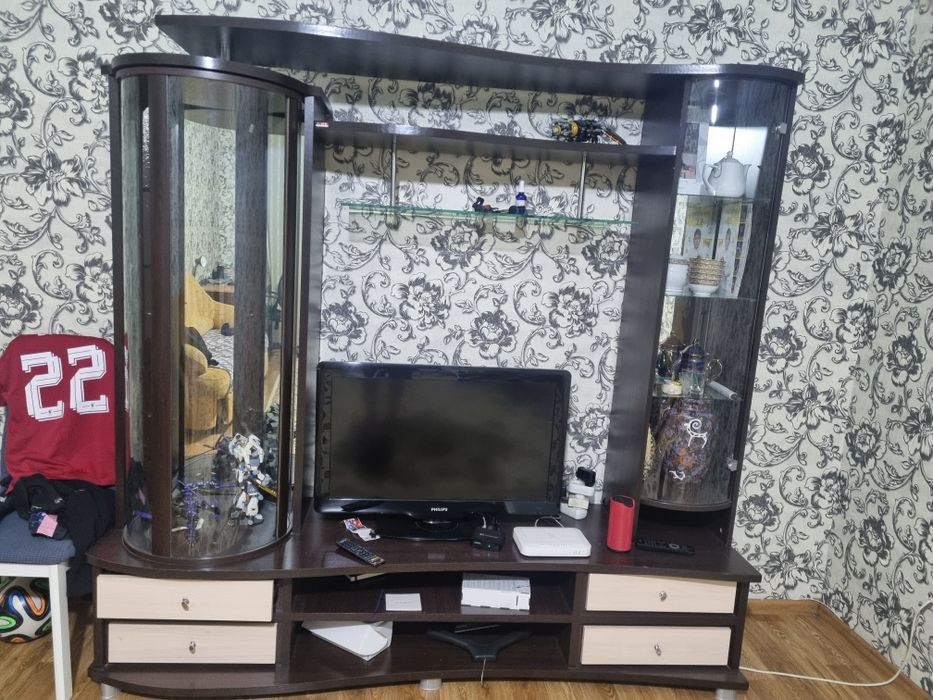 Продам Горку и диван,  стенка, в отличнос состоянии, б/у,