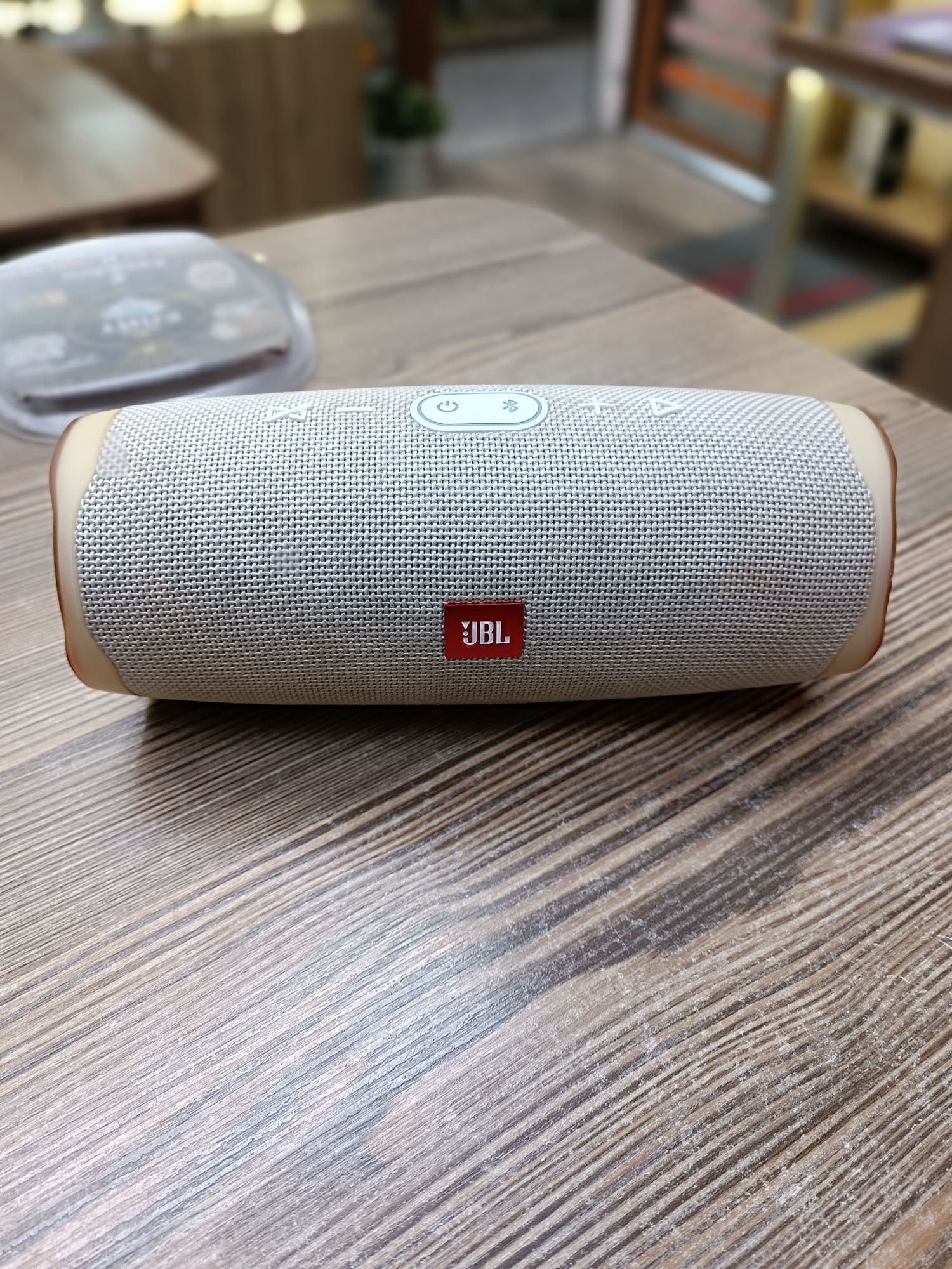 Портативна тонколона JBL Charge 4