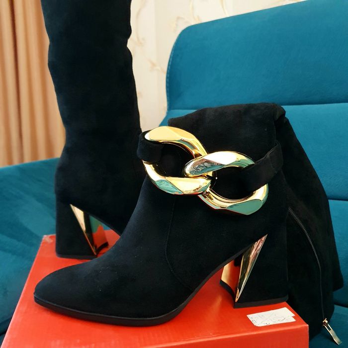 Cisma EXE nr 40 cu 22,5 cm textil elastic ,interiorul materia termic