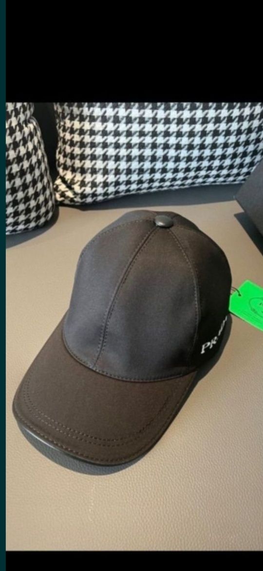 Șapcă Prada model 2025, 7 modele