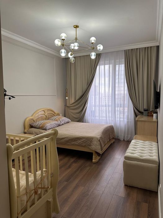 Продаю мебель: кровать, шкаф и две тумбочки