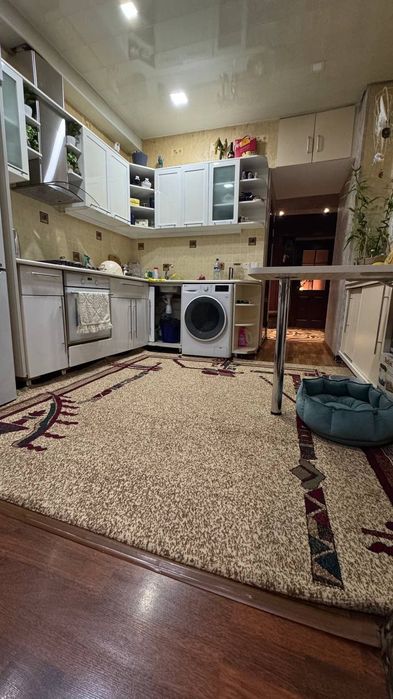 Продается квартира 4х-комн/4/9 Спутник 16, 94 м² Срочно