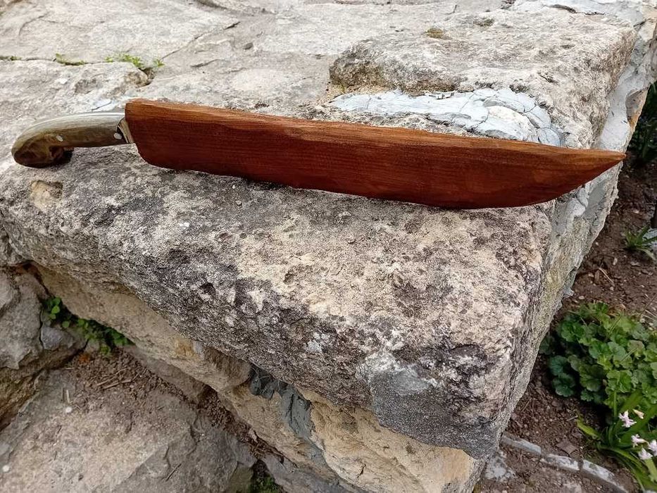 Нож с дървена кания, каракулак