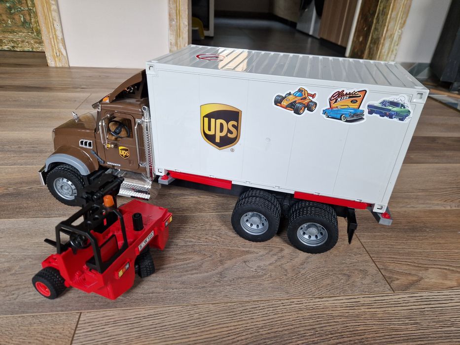 Camion Bruder 2828 Logistic Mack Granite UPS
