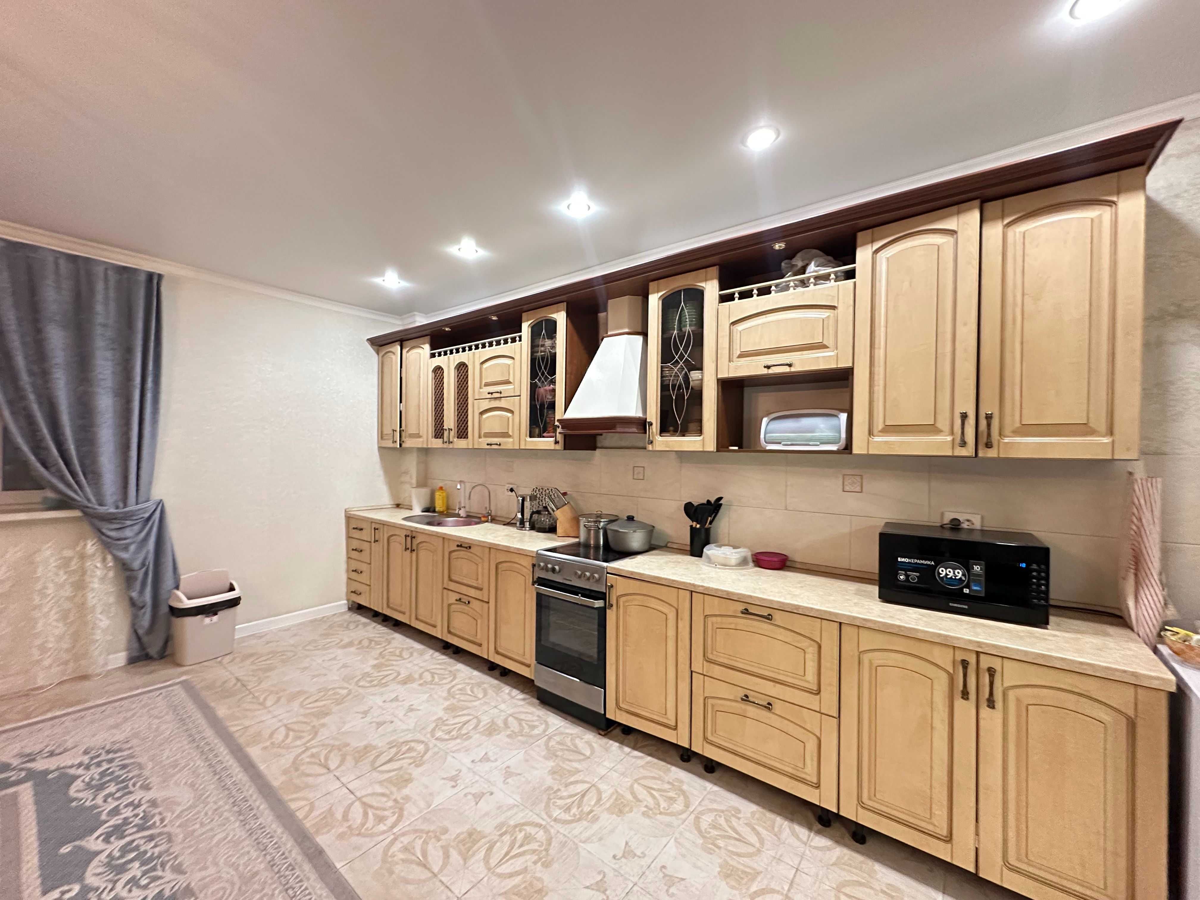 6-ти ком дом 336 м². мкр Таугуль. С гаражом и участком 10 соток.