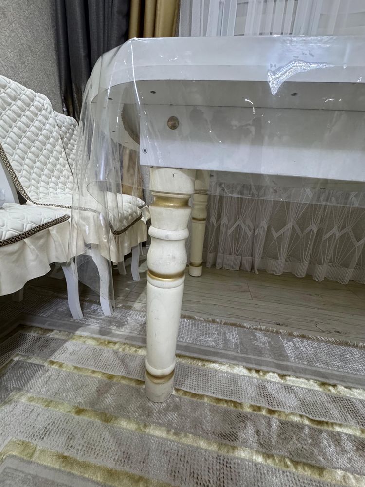 Стол для гостиной