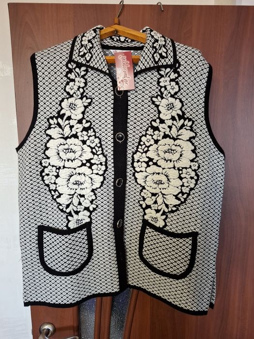 Продам новую тёплую жилетку Турция