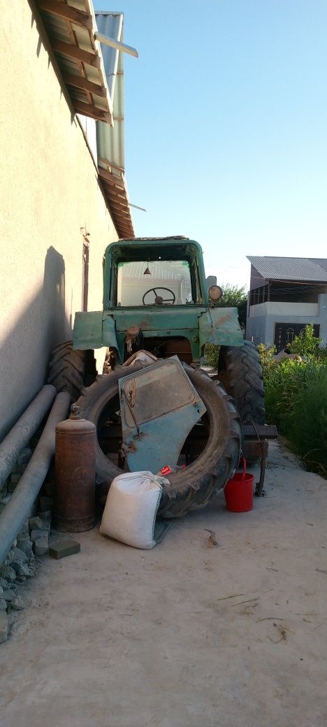 MTZ80 sotiladi akamlaytr