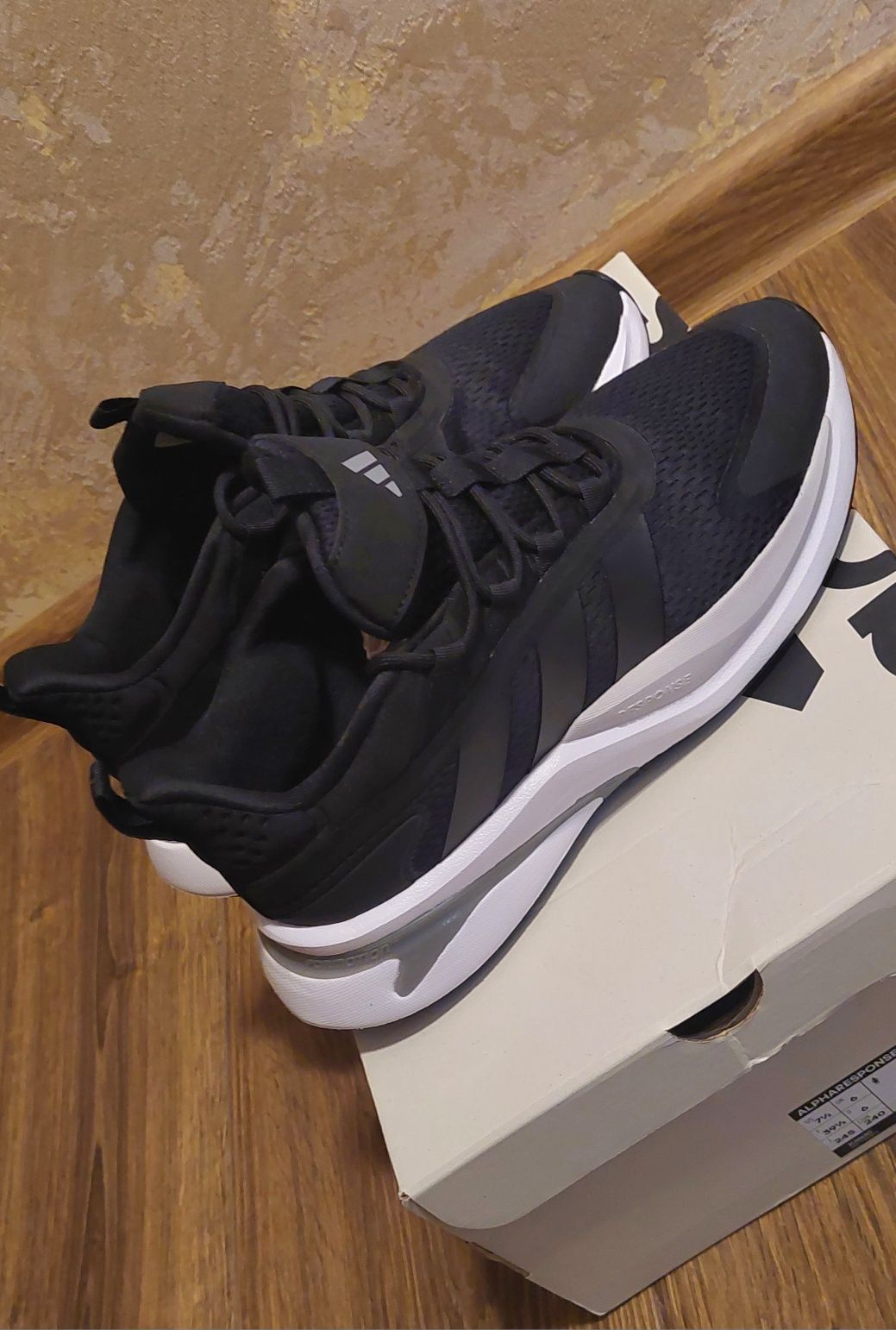 Adidas 39 и 1/3  нови маратонки