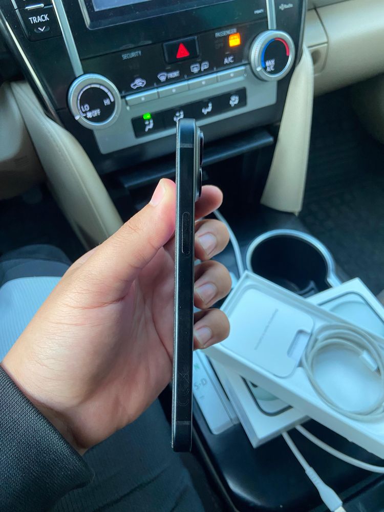Iphone 15  black