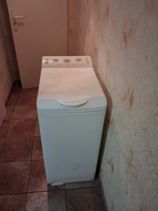 Продавам пералня с горно зареждане
