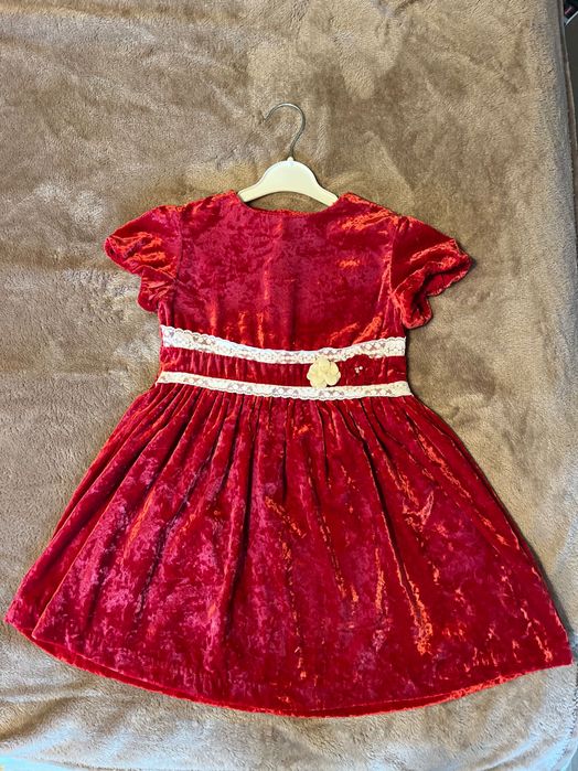 Rochie Mayoral 6 ani, 116 cm, catifea rosie, purtata 1 data