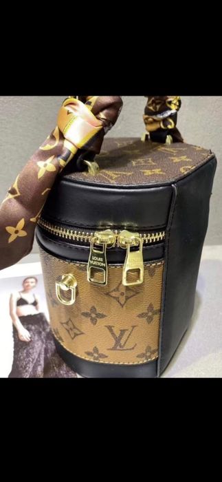 Geantă Louis Vuitton model 2025