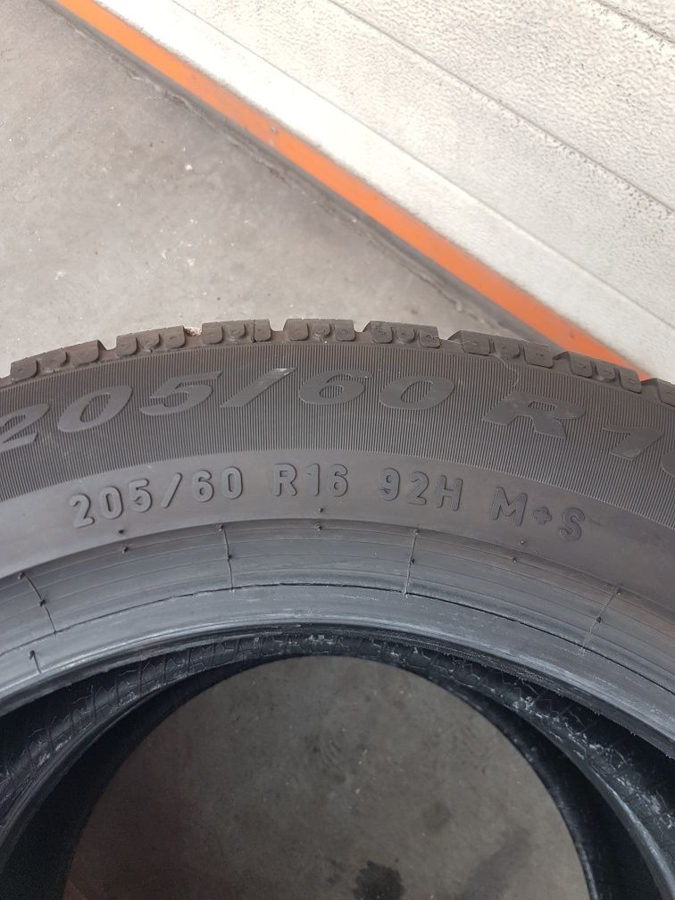 Зимни гуми 2 броя PIRELLI SottoZero 205 60 R16 дот 3318