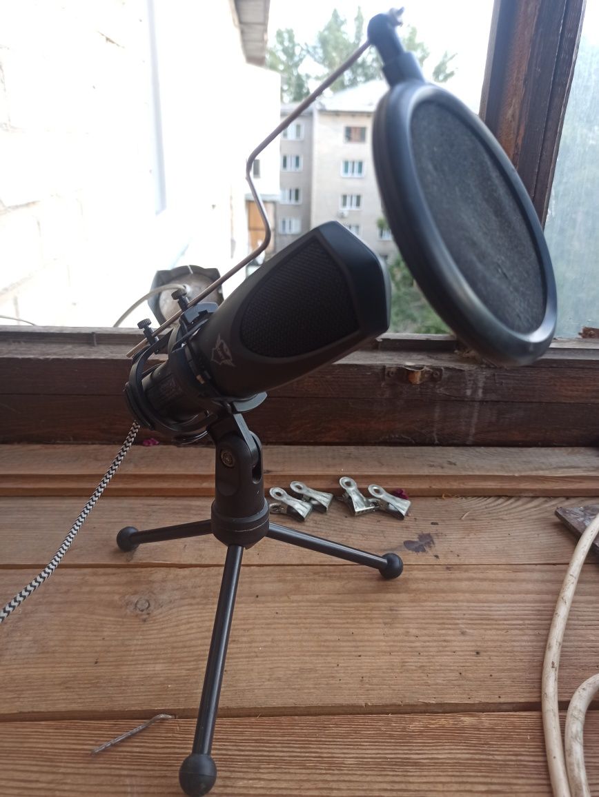 Продам микрофон Trust GXT 232 Mantis