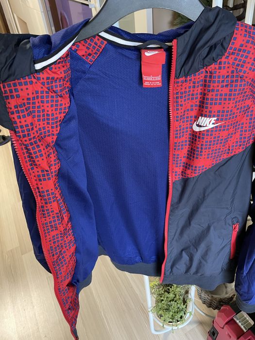 Оригинална ветровка NIKE