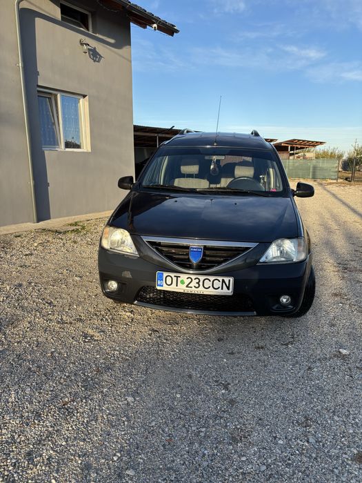 Vând Dacia Logan