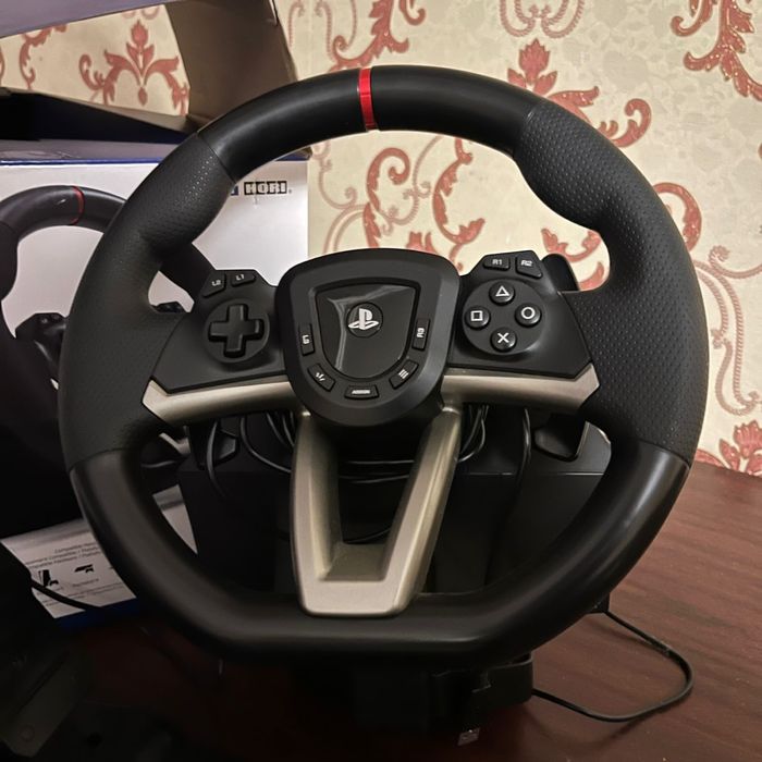 Руль с педалями.